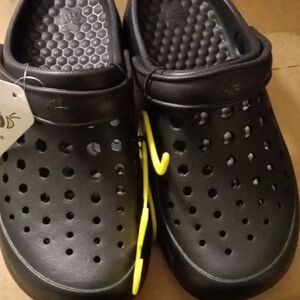 Joybees Unisex Waterproof Black Clogs